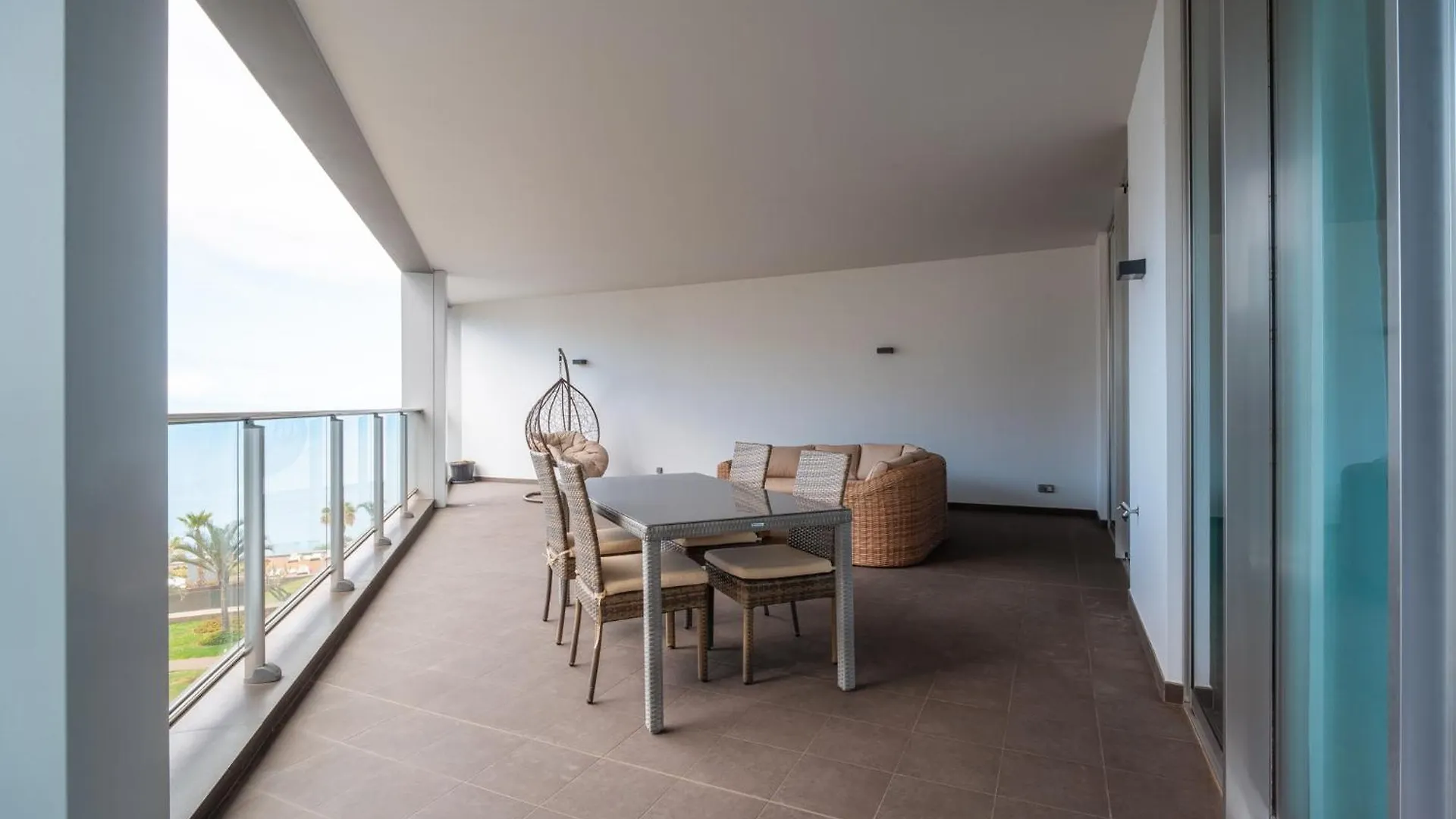 フンシャルLux Flat, Sea View, Ac, 3 Pools And Gymアパートメント アパート